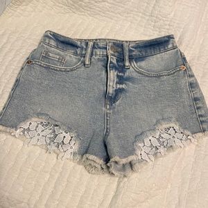 Wild fable high waisted shorts lace detail Size 00 EUC